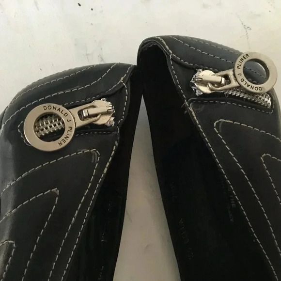Couture Donald J Pliner Della Black  Leather Zippered Heel SZ  7.5 M - Picture 8 of 14